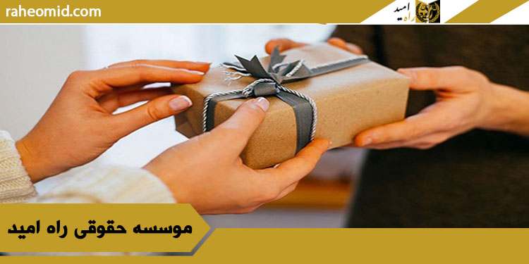 پس گرفتن هدایا ، نامه ها و عکسها بعد از طلاق